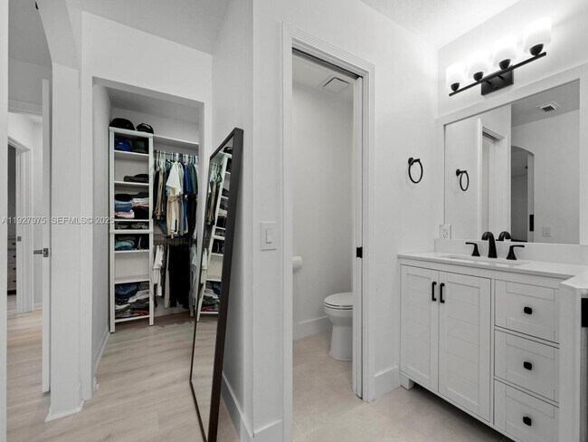 Building Photo - 12881 SW 49th Ct