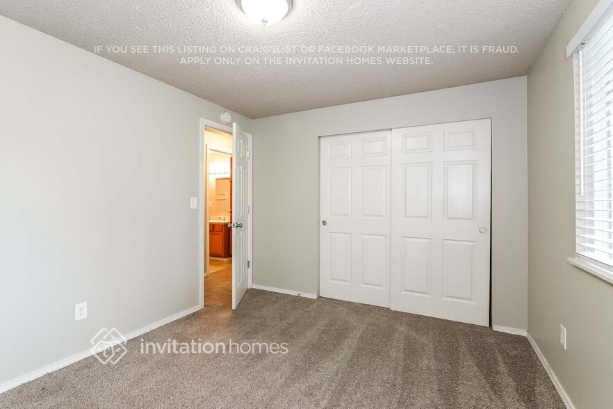 Building Photo - 1002 151st St E