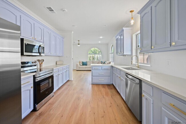 Building Photo - 18482 Lake Iris Ave