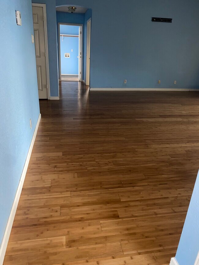 Building Photo - 3201 Woodrow Dr