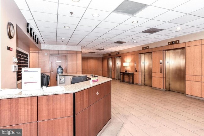 Building Photo - 1211 S Eads St