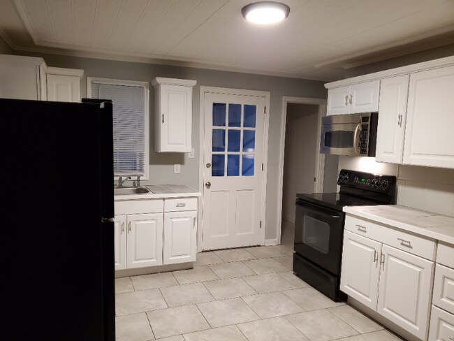 Building Photo - 115 Clay St