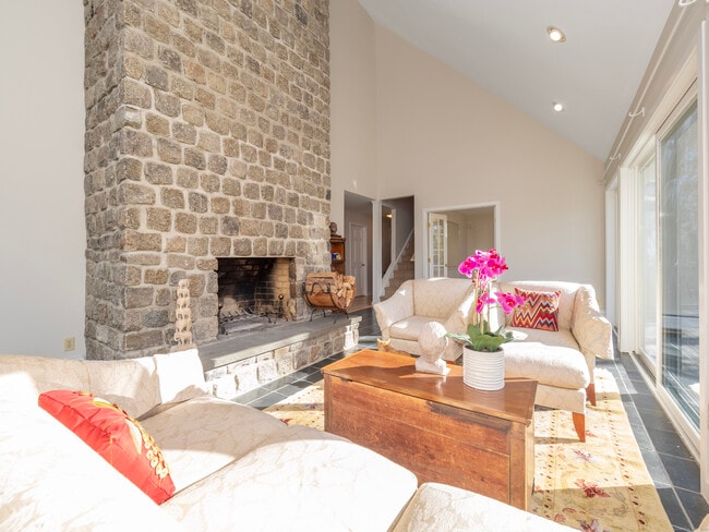 Building Photo - 21 Pent Rd