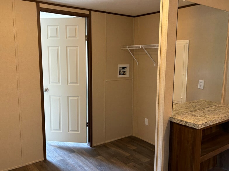 Building Photo - 713 Vandevender Dr