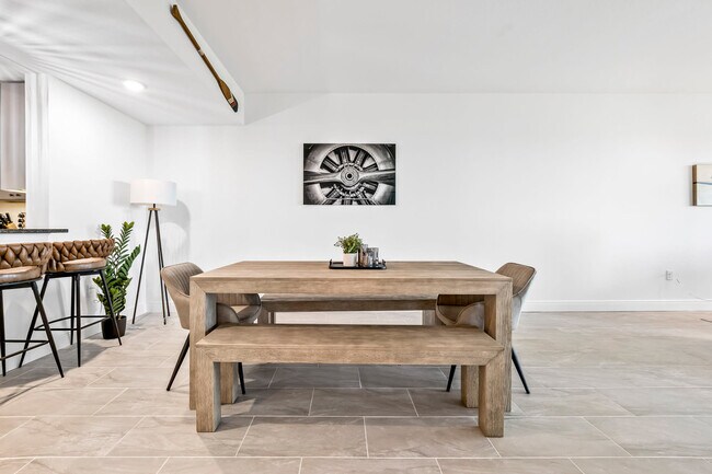 Building Photo - 605 Kemp St