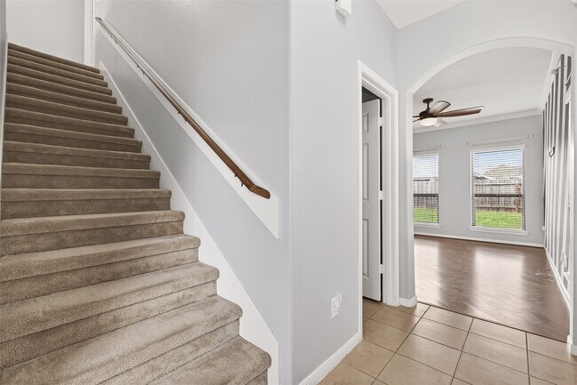 Building Photo - 6719 Sharpstone Creek Ln