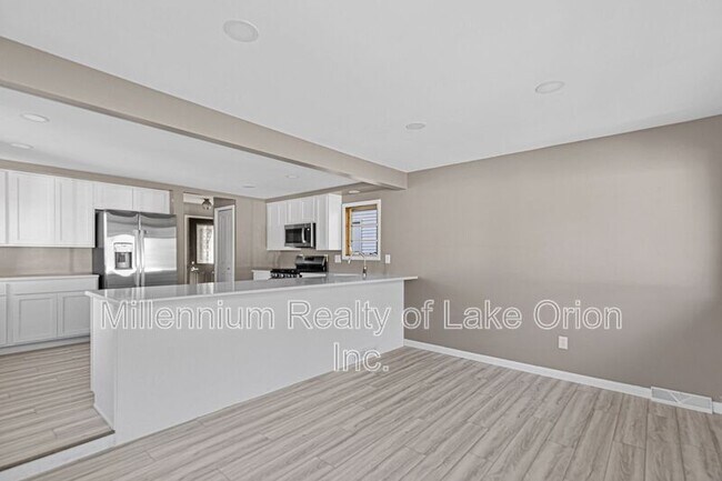 Building Photo - 391 Shady Oaks St