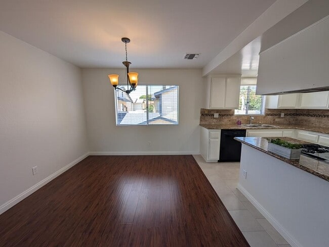 Building Photo - 529 E Colorado Blvd