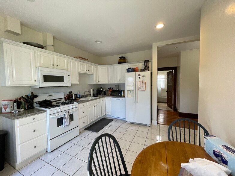 Building Photo - 54 Hobson St