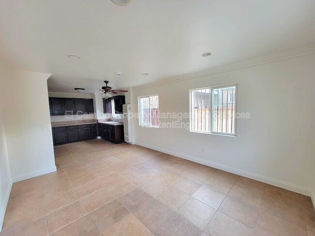 Building Photo - 1424 E 59th St