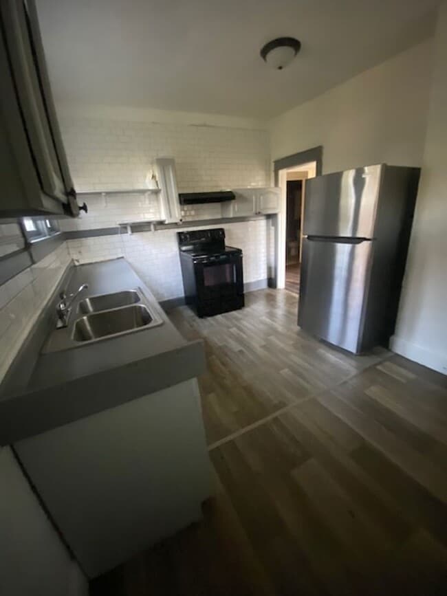 Building Photo - 2 Bed 1 Bath Home | Pet Friendly | Washer Dryer Hook Ups | Section 8 Welcome