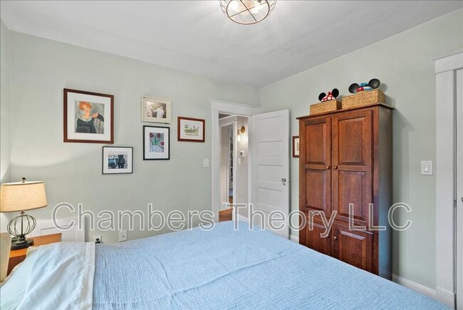 Building Photo - 23 E Walnut St