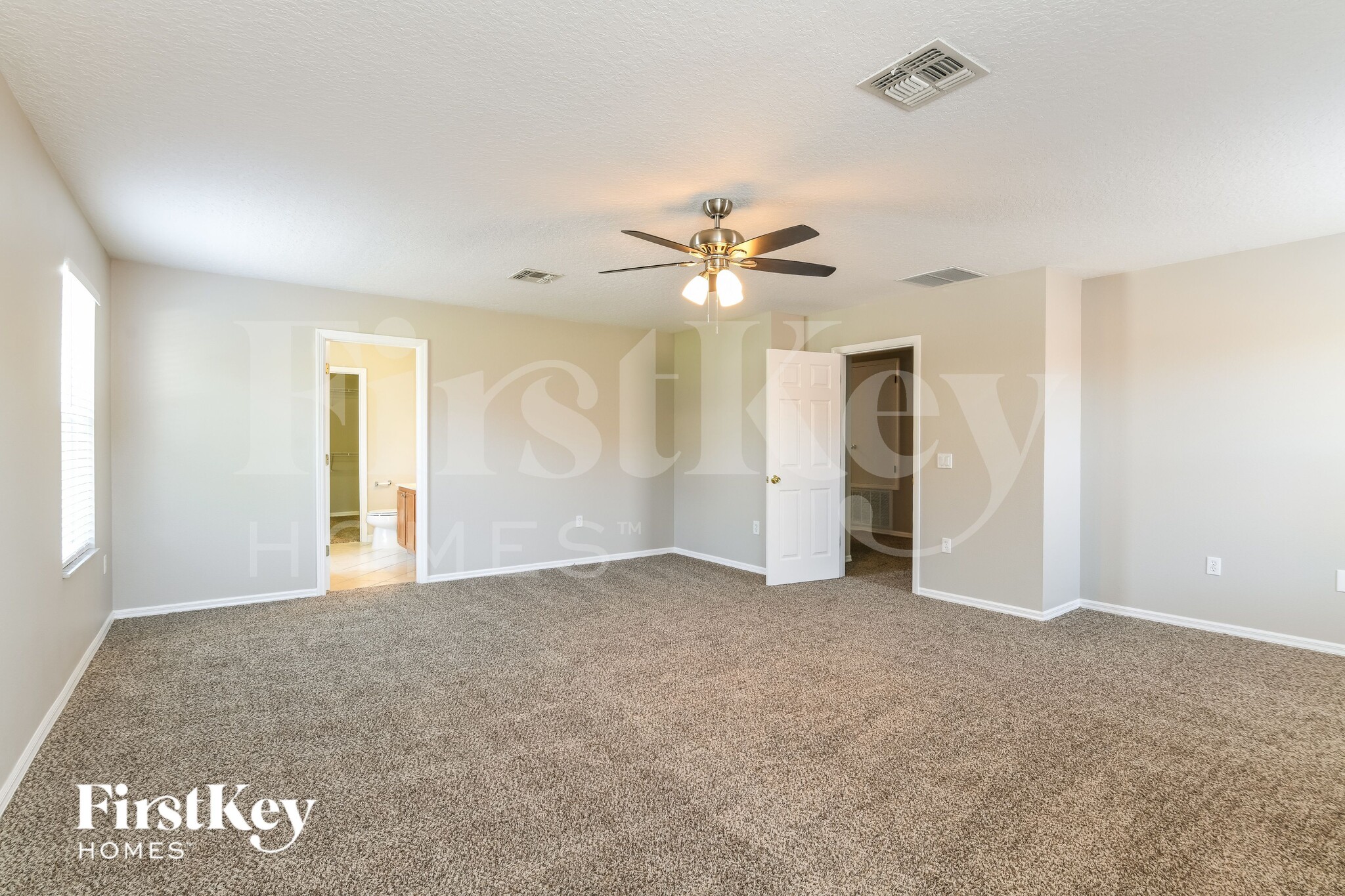 Building Photo - 300 Aster Dr
