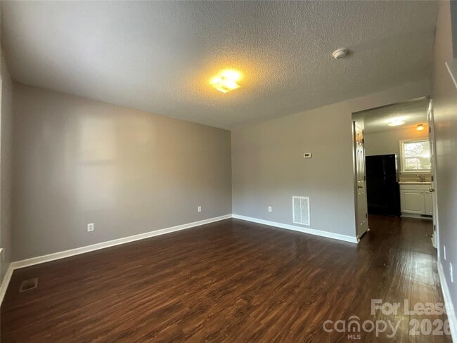 Building Photo - 206 W 15th St