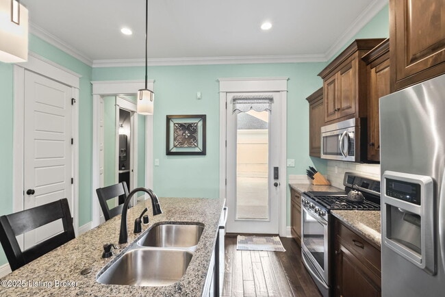 Building Photo - 10910 Kings Crown Dr