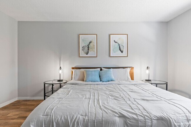 Building Photo - Ready to move in!