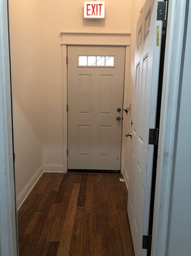 Building Photo - 3436 S Western Ave