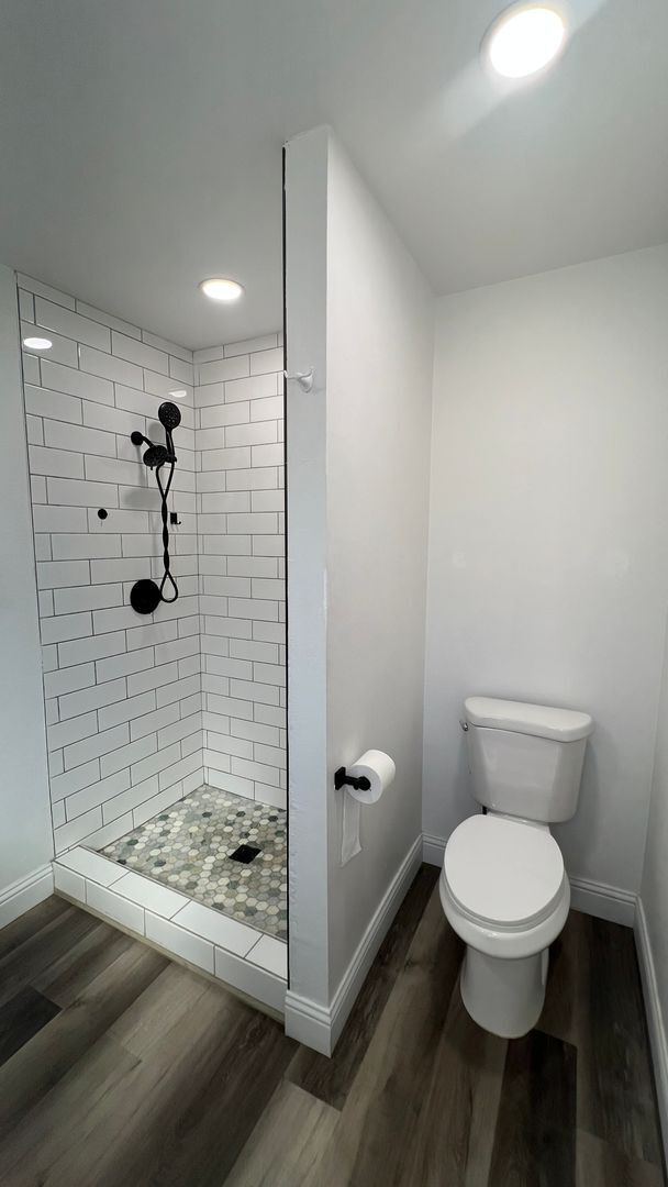 Building Photo - UPGRADED 4 bedroom 2 bathroom home