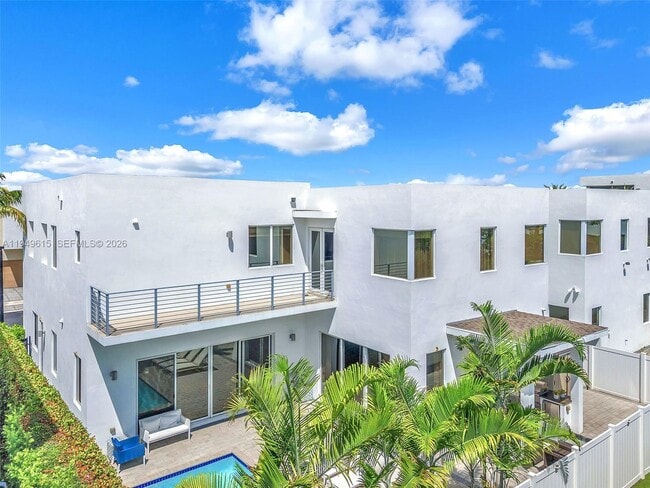 Building Photo - 7457 NW 101 Ave