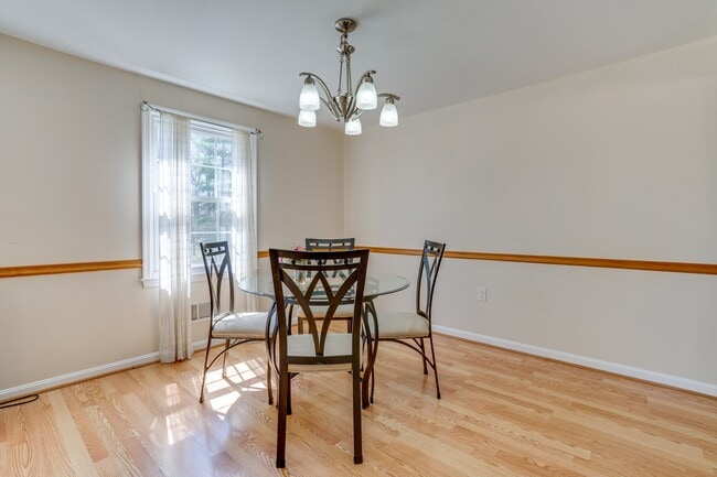 Building Photo - 7913 Central Park Cir