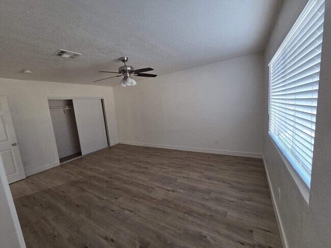 Building Photo - 9425 Vista Del Valle