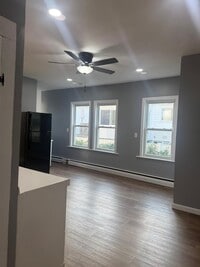 Building Photo - 100 Peever St