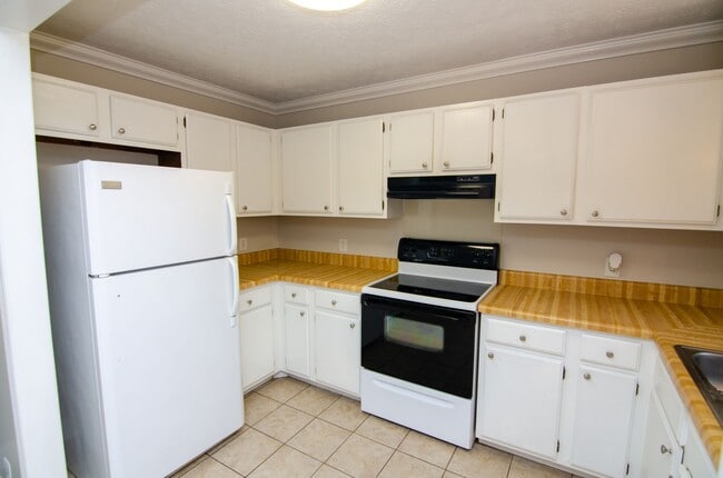 Building Photo - Beautiful home in Fairview