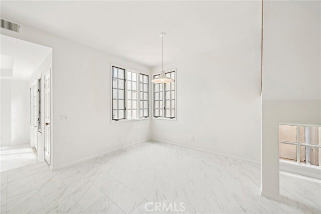 Building Photo - 606 Carnation Ave