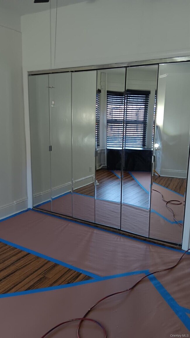 Building Photo - 1811 Wallace Ave