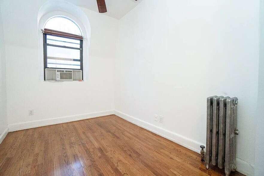 Building Photo - 156 W 15th St