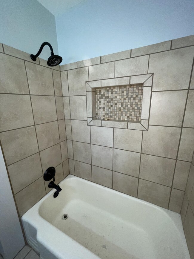 Building Photo - 310 Victory Dr