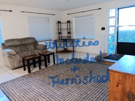 Building Photo - 137 White St