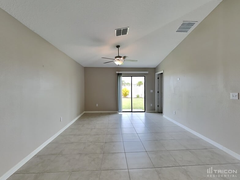 Building Photo - 5206 White Chicory Dr