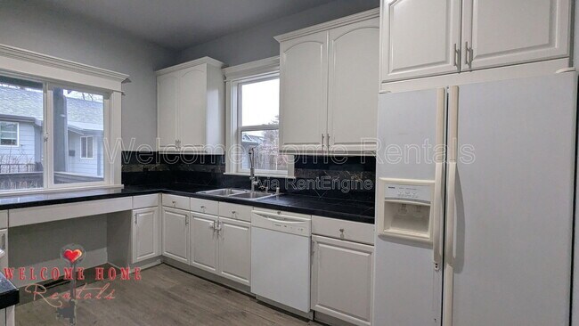 Building Photo - 4520 S Thompson Ave