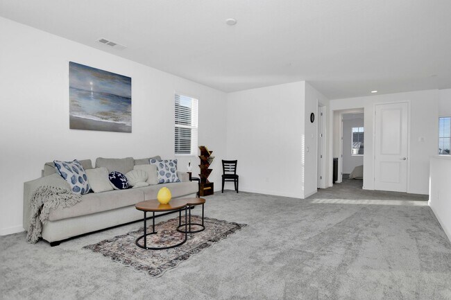 Building Photo - Waterfront Beauty