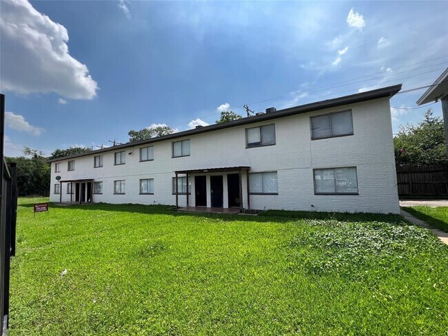 Primary Photo - 1141 N Durham Dr
