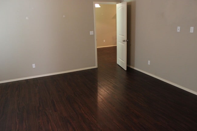 Building Photo - 5001 Raintree Cir