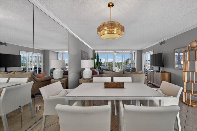 Building Photo - 3180 NE 48th Ct