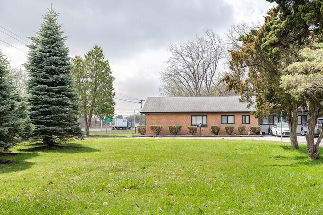 Building Photo - 18732 Dix Toledo Rd