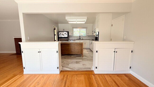 Building Photo - 1771 Lynwood Dr