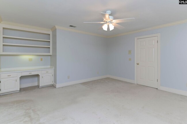 Building Photo - Stunning 5 Bedroom 3 Full Bath and 2 Half ...