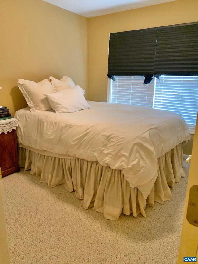 Building Photo - 112 Old Fifth Cir