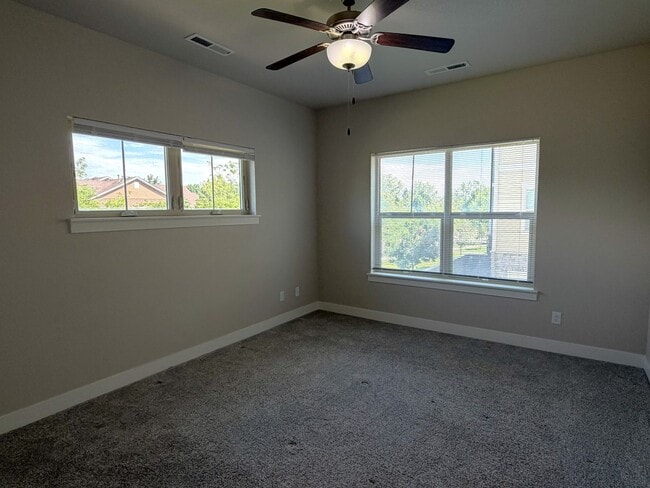 Building Photo - 4642 Hahns Peak Dr