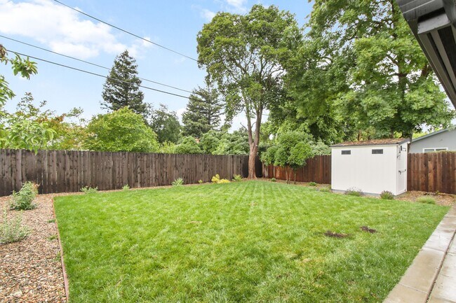 Building Photo - Central Davis 3/2 Mid Modern