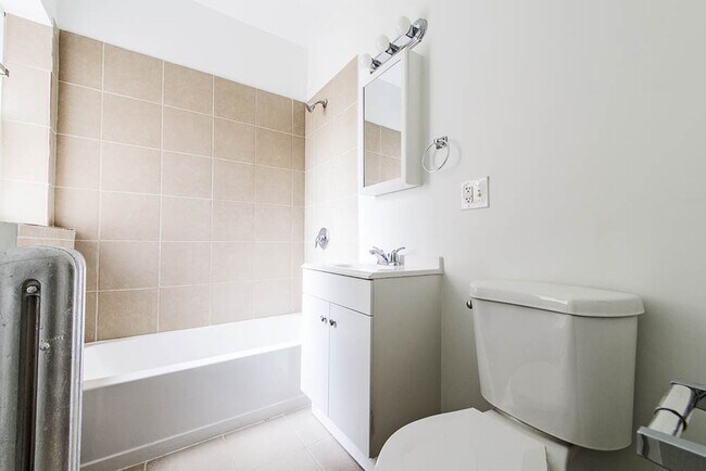 Building Photo - 7752 S Cornell Ave Chicago, IL 60649