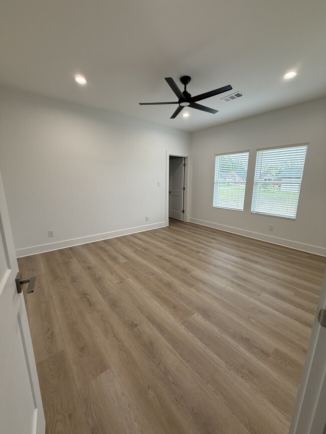 Building Photo - 219 Fox Chase Cir