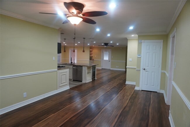 Building Photo - 7506 Dearborn St