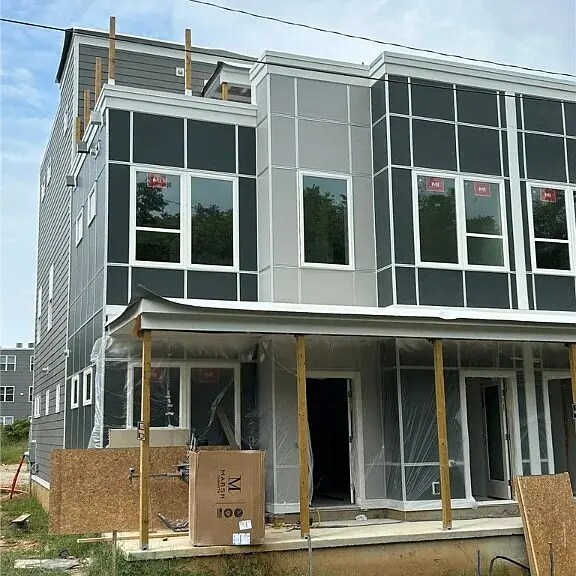 Primary Photo - 919 Bainbridge St