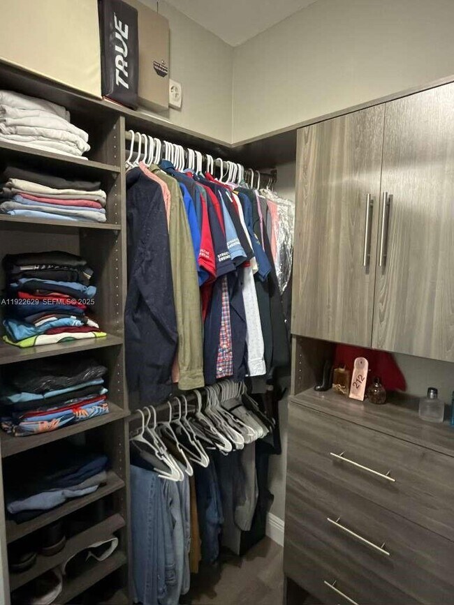 Building Photo - 1505 SW 147th Ave