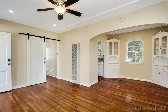 Building Photo - 4417 Van Dyke Ave